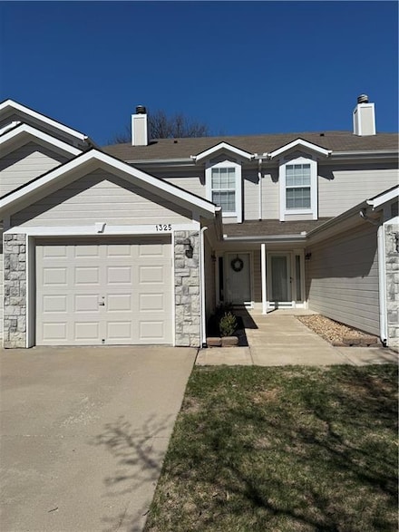 1325 NW Hidden Ridge Cir, Blue Springs, MO 64015