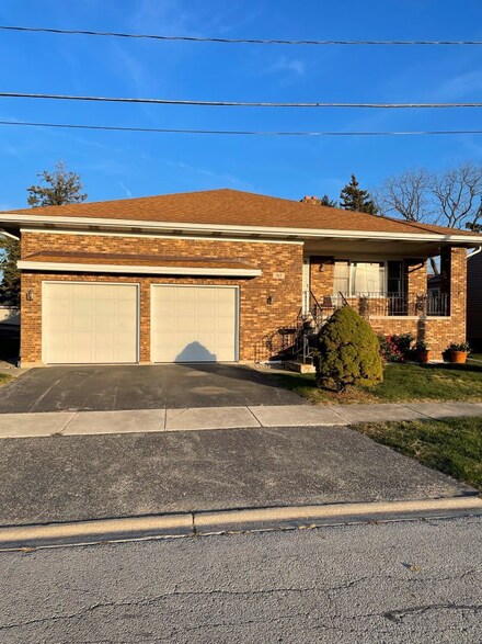 317 N Wolcott St, Thornton, IL 60476