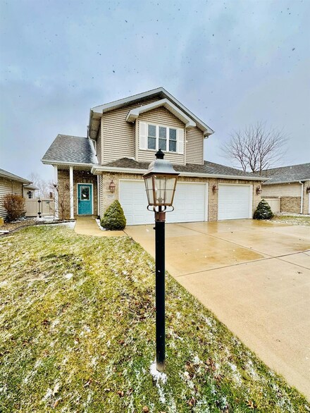 1251 Medlee Dr, Hobart, IN 46342