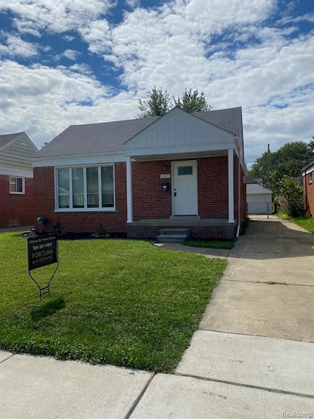 23075 Saxony Ave, Eastpointe, MI 48021