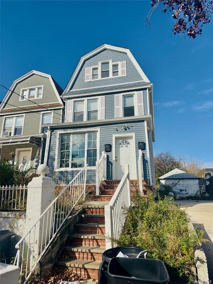109-09 34th Ave, Flushing, NY 11368