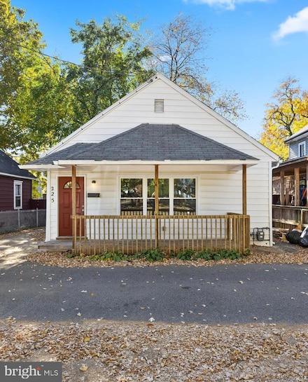 225 Hoffman Ave, Paulsboro, NJ 08066