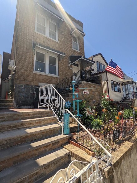 647 37th St, Union City, NJ 07087