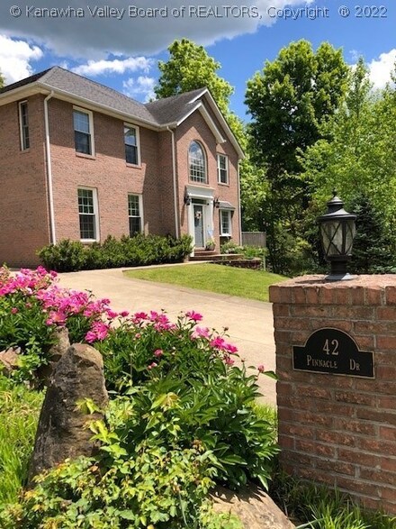 42 Pinnacle Dr, Charleston, WV 25311