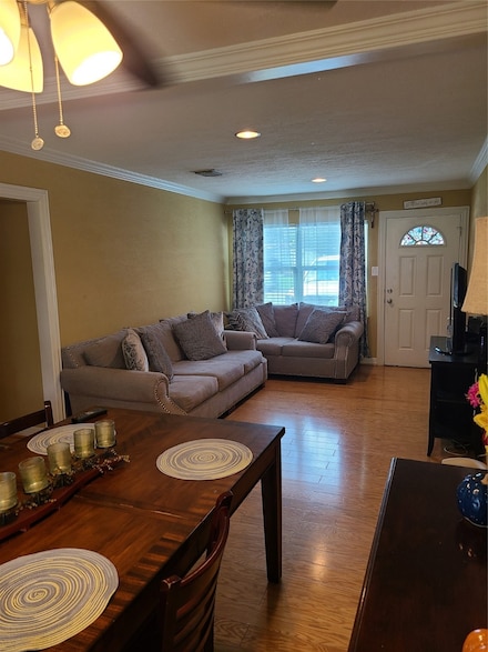 6742 Feldspar St, Houston, TX 77092