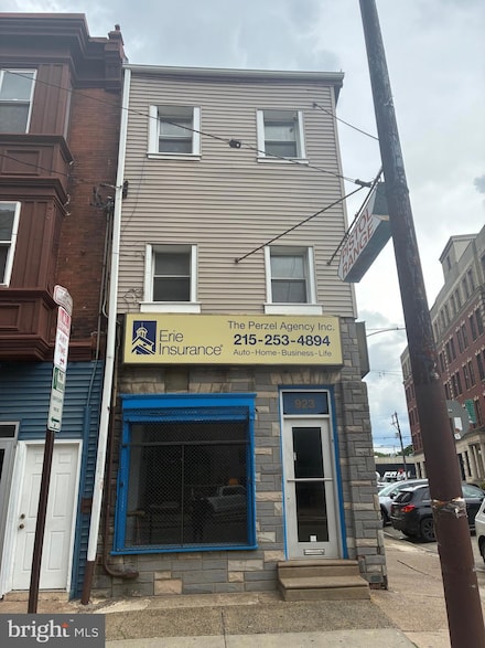923 Spring Garden St, Philadelphia, PA 19123