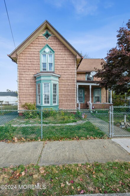 15 Sheriff St, Freehold, NJ 07728