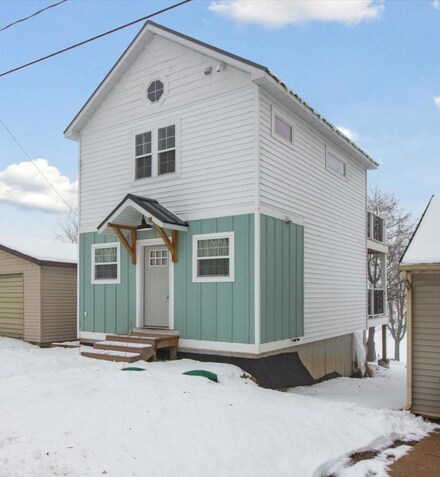 10606 Lake St, Rodney, MI 49342