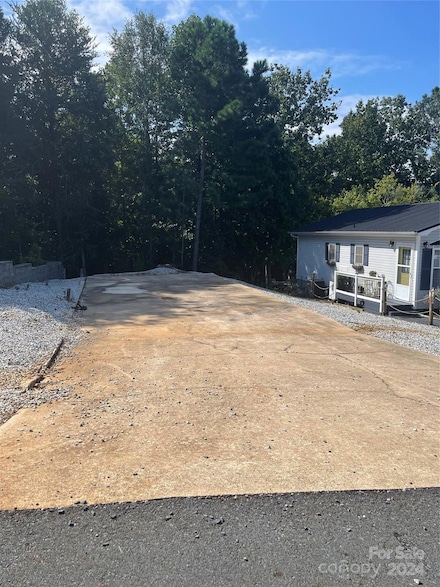 207 Cardinal Dr, New London, NC 28127