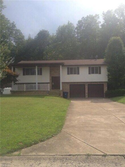 1756 Dumont Dr, Mineral Ridge, OH 44440