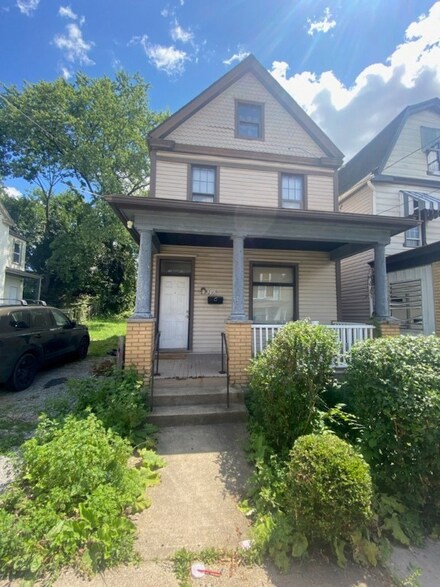 216 Dunseith St, Pittsburgh, PA 15213