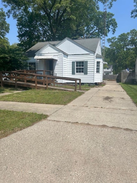2316 Harding Ave, Muskegon, MI 49441
