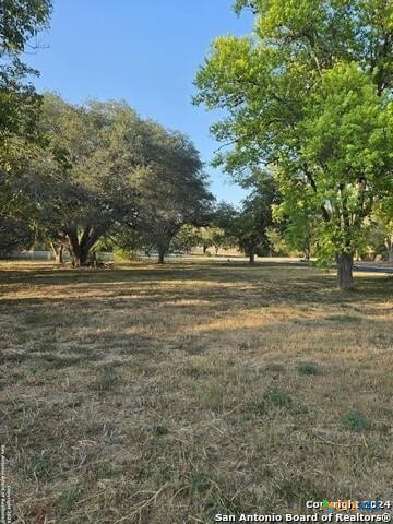 126, 128, 130, 132 W Hampton Dr, Seguin, TX 78155