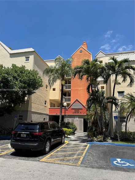 8323 Lake Dr Unit 401, Doral, FL 33166