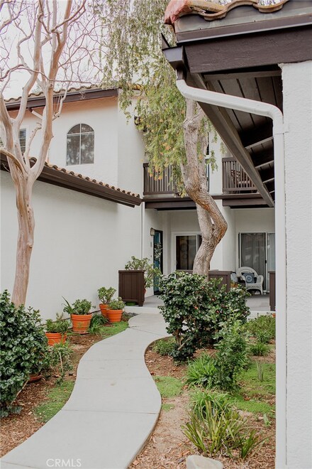 5480 Spanish Oak Ln Unit B, Oak Park, CA 91377
