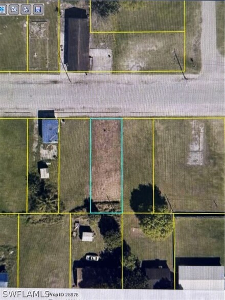 1136 Harlem Academy Ave, Clewiston, FL 33440