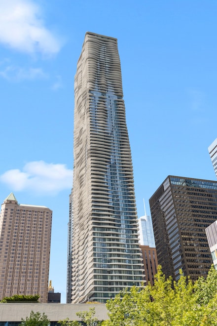 225 N Columbus Dr Unit 7609, Chicago, IL 60601