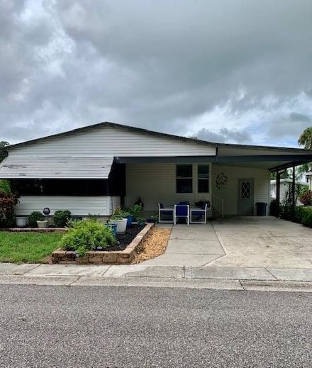 6067 Forest Lake Dr, Zephyrhills, FL 33540