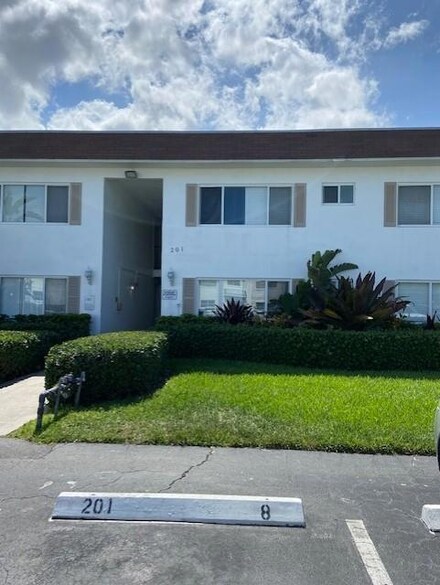 201 SE 6th Ave Unit 14, Pompano Beach, FL 33060