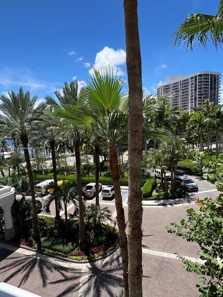 21055 Yacht Club Dr Unit 504, Aventura, FL 33180