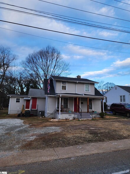 504 S Main St, Greer, SC 29650