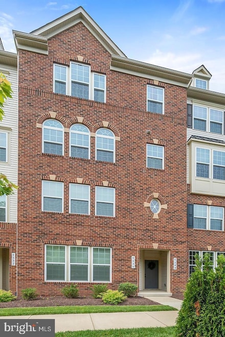 7548 Brunson Cir Unit 171, Gainesville, VA 20155