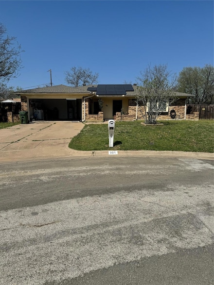 901 Freestone Ct, Arlington, TX 76017