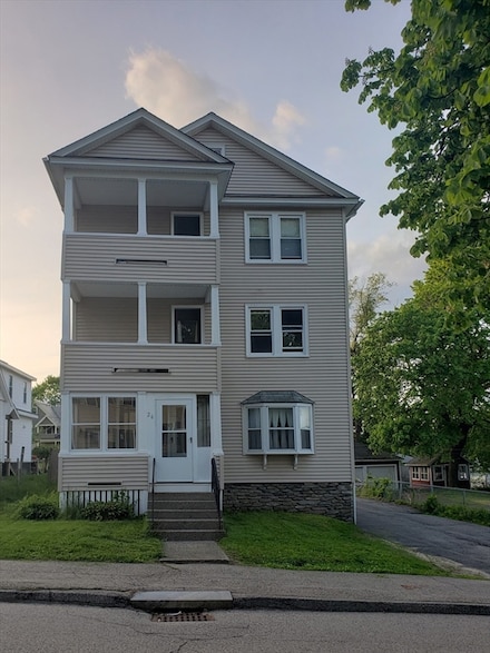 26 Stebbins St Unit 3, Worcester, MA 01607