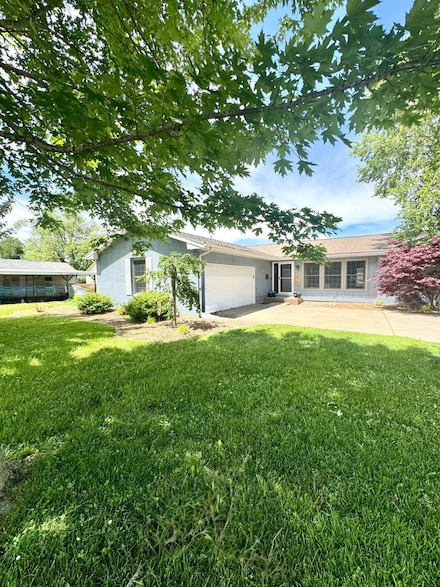 201 Cameo Ln, Carmi, IL 62821