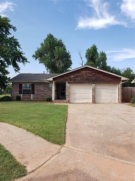 743 W Juniper Dr, Mustang, OK 73064