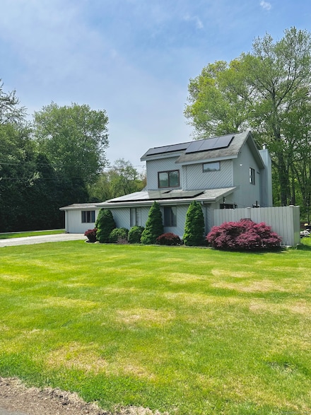10 Herster Dr, Niantic, CT 06357