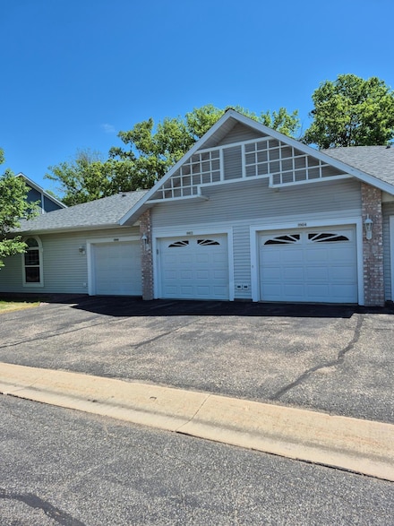 1902 Tiffany Cove Ln SW, Rochester, MN 55902