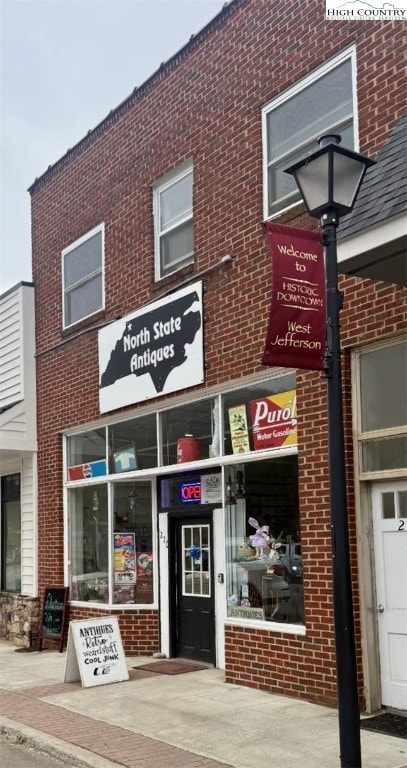 210 S Jefferson Ave, West Jefferson, NC 28694