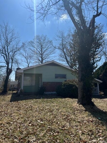 2228 Lovett Dr, Saint Louis, MO 63136