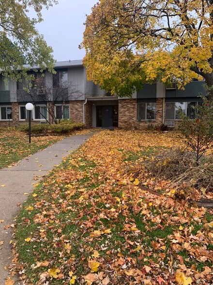 902 E Old Willow Rd Unit 103, Prospect Heights, IL 60070