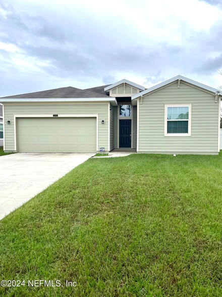 5494 Preston Bentley Dr, Jacksonville, FL 32218
