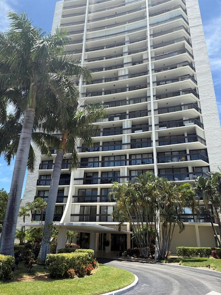 2000 Presidential Way Unit 1102, West Palm Beach, FL 33401