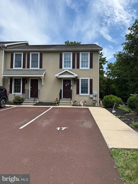 17 Station Ave, Schwenksville, PA 19473