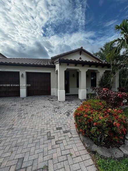 3927 NW 84th Way, Hollywood, FL 33024