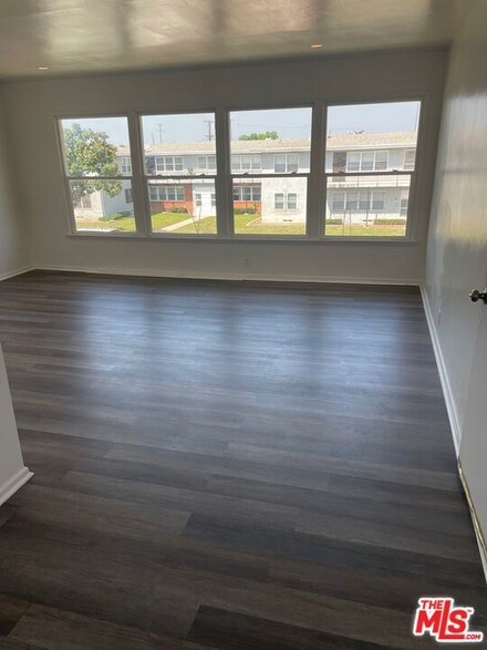 3310 3/4 W 77th St, Los Angeles, CA 90043