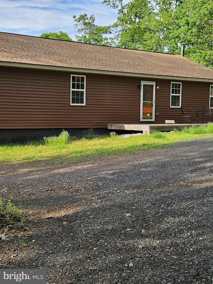79 Whiskey Still Rd, Berkeley Springs, WV 25411