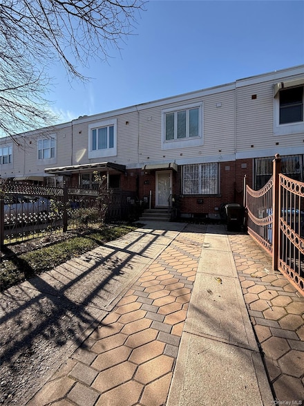 406 Hinsdale St, Brooklyn, NY 11207