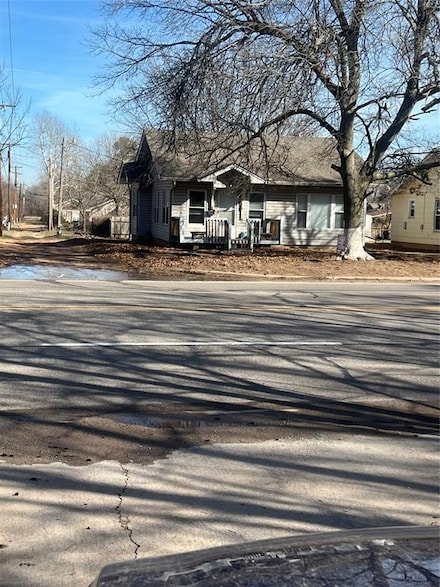 506 N Broadway St, Marlow, OK 73055