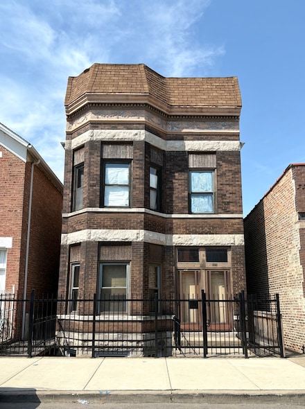 2838 S Keeley St, Chicago, IL 60608