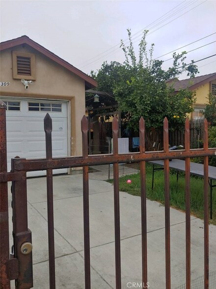 2309 E 108th St, Los Angeles, CA 90059