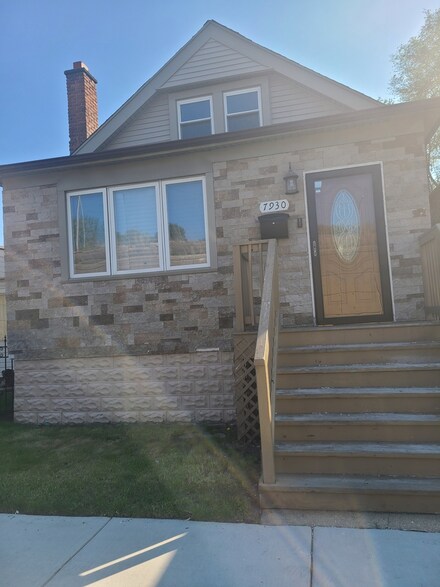 7930 S Anthony Ave, Chicago, IL 60619