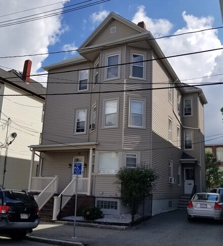 58 Roosevelt St, New Bedford, MA 02744
