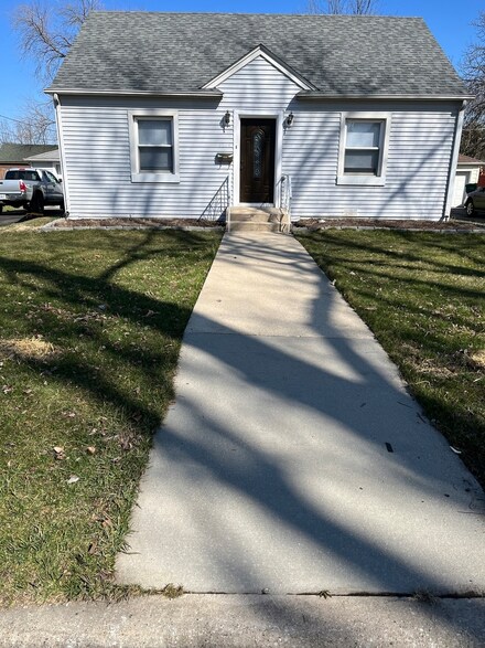 1524 Frederick St, Joliet, IL 60435