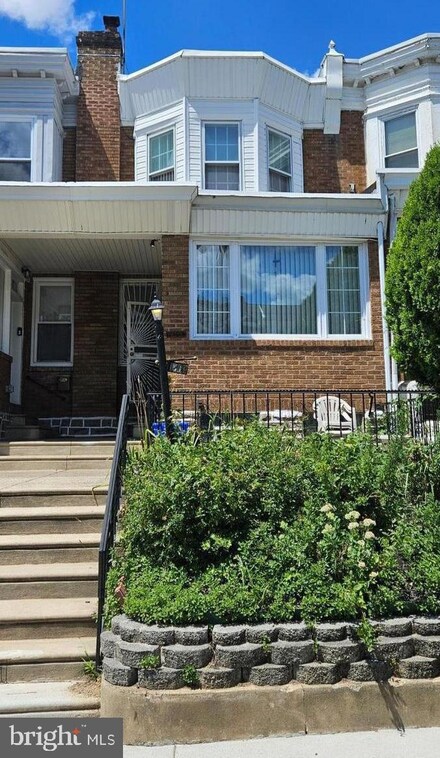 1863 Conlyn St, Philadelphia, PA 19141