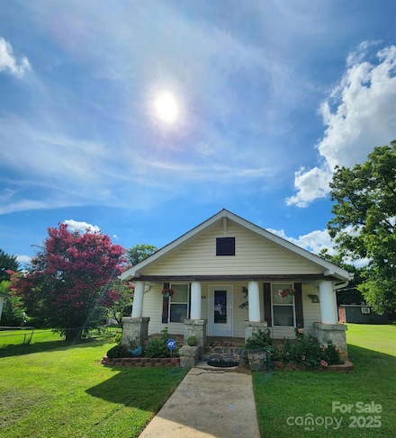 1208 N Davis Ave, Newton, NC 28658